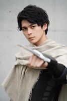 ドラマ「キン肉マン THE LOST LEGEND」に、ウォーズマン役でキャスティングされた本人役で出演する眞栄田郷敦。