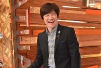「痛快TV スカッとジャパン」より。MCの内村光良。(c)フジテレビ