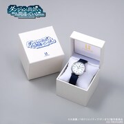 「【ダンジョンに出会いを求めるのは間違っているだろうか】ヘスティア モデル 腕時計」は専用のボックスに収めて届けられる。