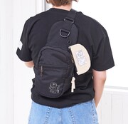 ボディバッグの使用イメージ。