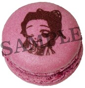 「『鬼滅の刃』マカロン3個入」の胡蝶しのぶ（カシス）。