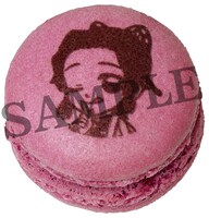 「『鬼滅の刃』マカロン3個入」の胡蝶しのぶ（カシス）。