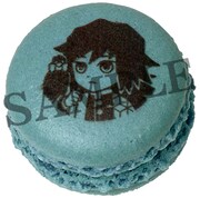 「『鬼滅の刃』マカロン3個入」の冨岡義勇（ブルーベリー）。