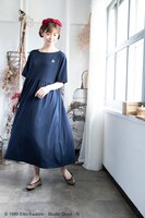 「Donguri Closet 限定 魔女の宅急便 リラックスウェア 魔女のワンピース ロング」の着用イメージ。