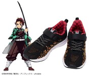 コラボシューズ「竈門炭治郎 ヒノカミ神楽 ver.」