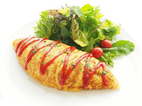 「朝食・夕食付きプラン」のオムライス。