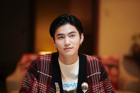 大平修蔵扮する里島敦。