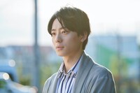 井上祐貴扮する鈴木岳。