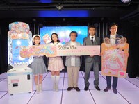 左からみゃむ役の小池理子、陽比野まつり役の廣瀬千夏、佐藤順一総監督、小林浩輔監督、タカラトミーアーツの森岡俊広氏。