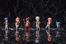 「ディズニー ツイステッドワンダーランド」より、枢やな描き下ろしのデフォルメイラストを用いたフィギュア。