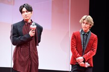 左から間宮祥太朗、眞栄田郷敦。