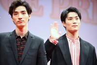 左から清水尋也、鈴木伸之。