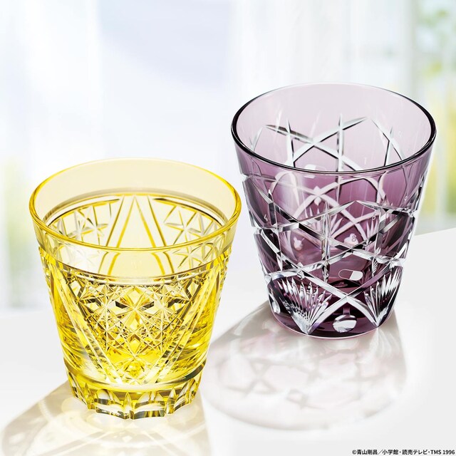 左から「苅安色の私立探偵（安室透モデル）」、「濃紫の科学者（灰原哀モデル）」。