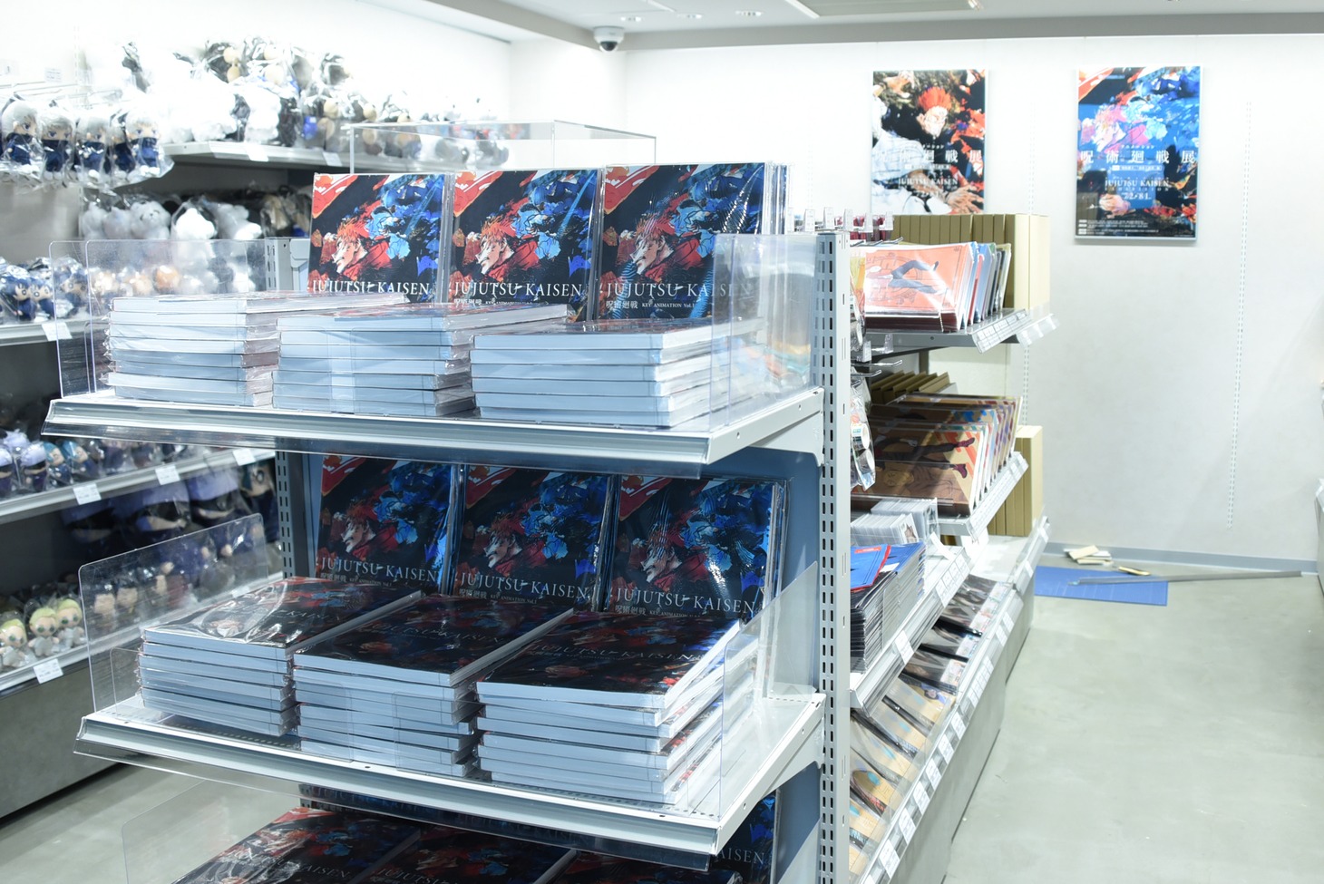 「アニメーション 呪術廻戦展」のグッズ売り場。