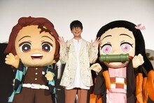 左から竈門炭治郎の着ぐるみ、花江夏樹、竈門禰豆子の着ぐるみ。