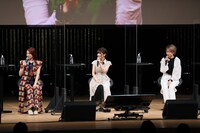 左から田野アサミ、種田梨沙、河瀬茉希。