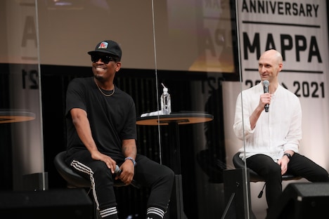 ラション・トーマス監督（左）。