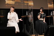 左から井上麻里奈、佐倉綾音。