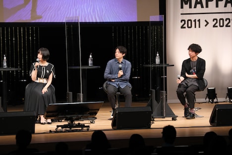 左から佐倉綾音、林祐一郎監督、KOHTA YAMAMOTO。