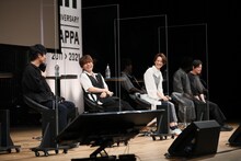 左から榎木淳弥、内田雄馬、瀬戸麻沙美、瀬下恵介プロデューサー。