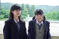 映画「うみべの女の子」場面写真 (c)2021『うみべの女の子』製作委員会