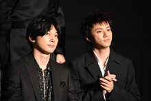 左から吉沢亮、山田裕貴。