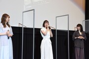 左から安野希世乃、小澤亜李、本渡楓。