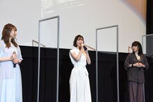 左から安野希世乃、小澤亜李、本渡楓。