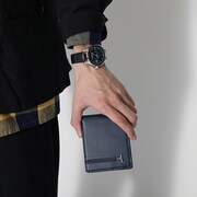 「カウボーイビバップ」をモチーフにした財布の使用イメージ。