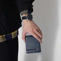 「カウボーイビバップ」をモチーフにした財布の使用イメージ。