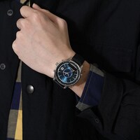 「カウボーイビバップ」をモチーフにした腕時計の使用イメージ。