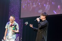 左から三宅健太、緑川光。