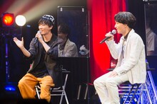 左から畠中祐、小林千晃。