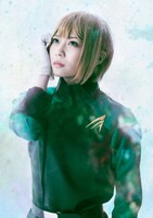 本西彩希帆扮するルイス・ハレヴィ。