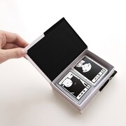 「A kindly world」のイメージ。