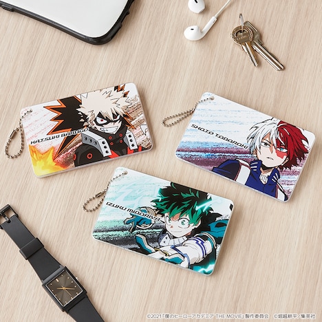 「スライドカードケース」の使用イメージ。