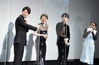 質問のネタが尽きることを心配し、順番で揉めるキャスト陣。