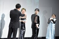 質問のネタが尽きることを心配し、順番で揉めるキャスト陣。