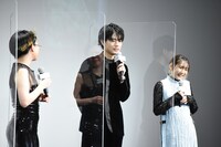 細田守監督に「拍手を受けている間、何をしてたんですか？」と質問した成田凌。