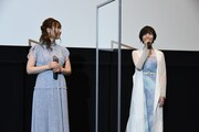 左から安野希世乃、佐倉綾音。