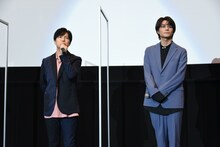 左から神谷浩史、八代拓。