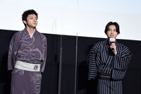 左から山田裕貴、吉沢亮。