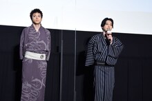 左から山田裕貴、吉沢亮。