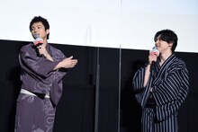 左から山田裕貴、吉沢亮。