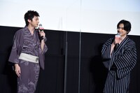 左から山田裕貴、吉沢亮。