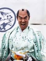 高嶋政宏演じる鶯谷寛喜。