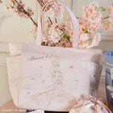 知世ちゃんと紫陽花ワンピース」着用イメージ - 「CCさくら」×Maison 