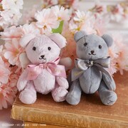 「さくらのくまさんチャーム」（左）、「小狼のくまさんチャーム」（右）