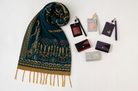 ストール、キーケース、カードケース。