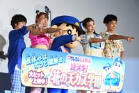 「映画クレヨンしんちゃん 謎メキ！花の天カス学園」公開初日舞台挨拶より。